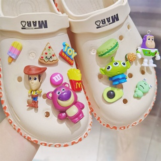 อุปกรณ์เสริม จี้รูปหมี สตรอเบอร์รี่ หมู สําหรับตกแต่งรองเท้า Croc Jibitz Charm