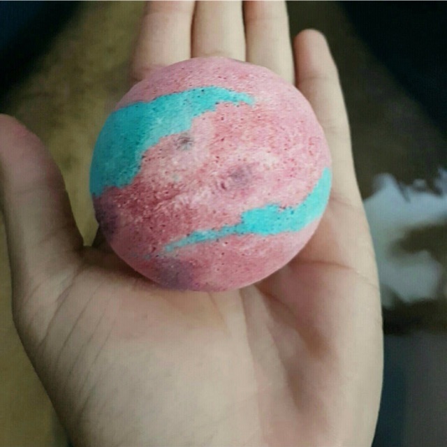 Bubble bath bomb