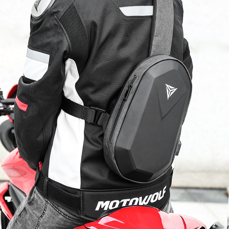 กระเป๋าคาดอก MOTOWOLF  สำหรับขี่มอเตอร์ไซค์ พร้อมช่องชาร์จ มอเตอร์วูฟ วัสดุ PU Oxford กันน้ำได้
