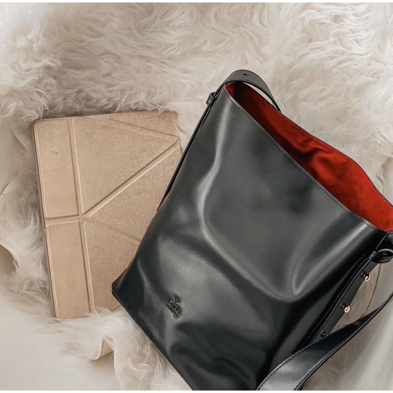 กระเป๋า Eztra Kylie Bag สี Black Wine