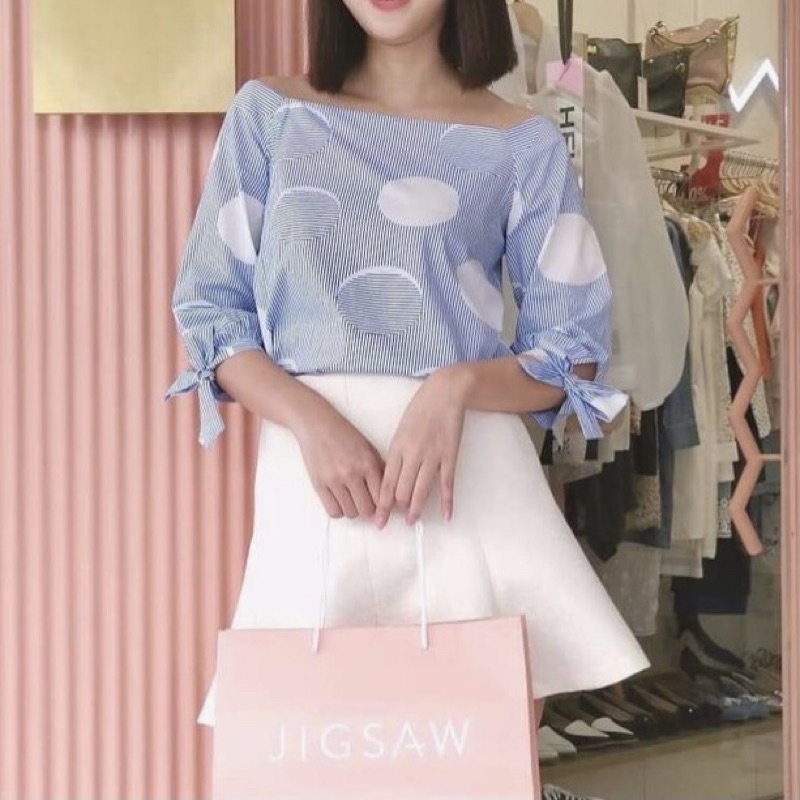 เสื้อปาดไหล่พิมพ์ลาย Odile รุ่น S19BL12BL
