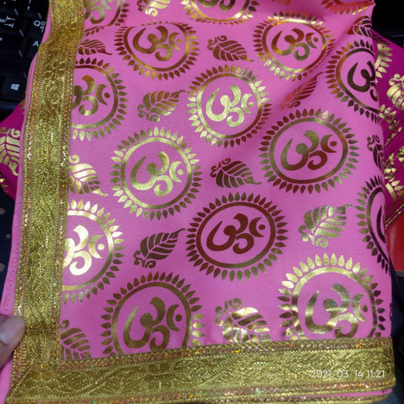 A&R Tewa Bucha ผ้าโอมเเต่งเทปสีทองปูหิ้งขนาด 1x1 เมตร