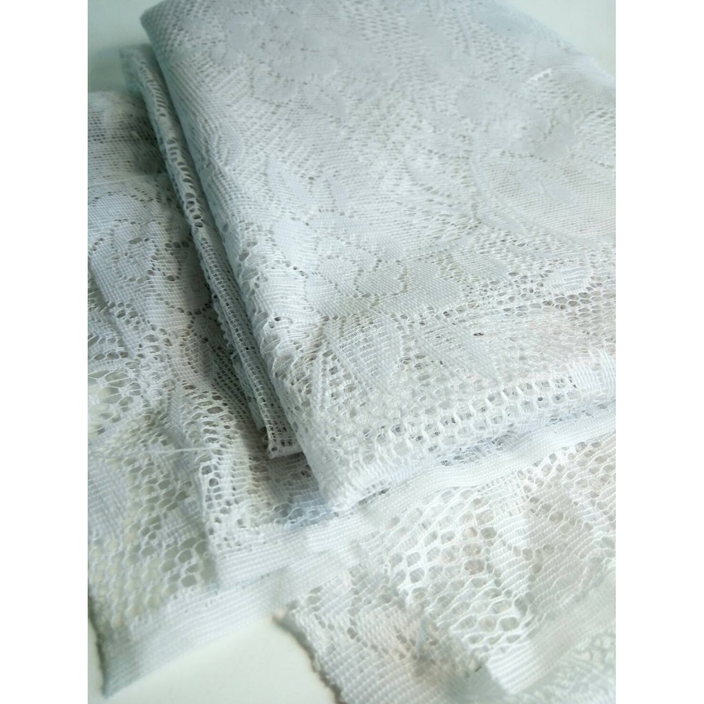 ผ้าลูกไม้สีขาว  ขนาด 118 x 204 cm