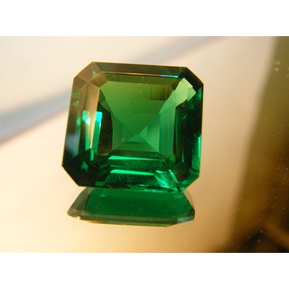 มรกต พลอย Columbia โคลัมเบีย Green Emerald very fine lab made Octagonshape 20x20 มม mm...33 กะรัต carats (1 เม็ด carats)