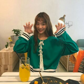 เสื้อแขนยาว เสื้อแขนยาวเกาหลี ร้อยเชือกด้านหน้าเก๋ๆ