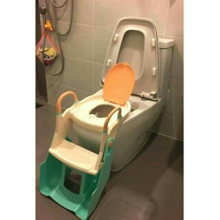 2 in 1 potty trainer ที่นั่งรองชักโครกมีบันได+กระโถน สีเขียวครีม พรีเมี่ยมเกรด รุ่นน้องเป่าเปา