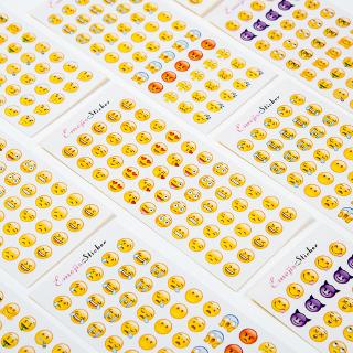 สติ๊กเกอร์ลาย Emoji Emoji สีขาว 12 ชิ้น / ชุด