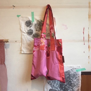 Pink roses tote