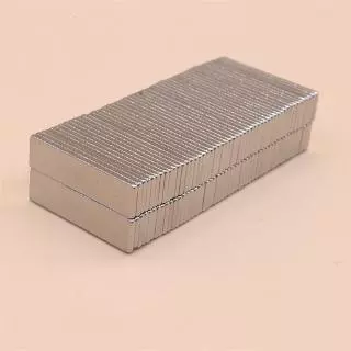 5ชิ้น แม่เหล็กนีโอไดเมียม 20x5x1มิล Neodymium magnet 20x5x1mm แม่เหล็ก สี่เหลี่ยม 20*5*1มิล แม่เหล็กแรงสูง 20*5*1mm