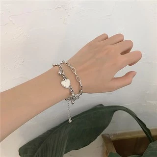 สร้อยข้อมือแฟชั่น แบบสองชั้น แต่งจี้ สีเงิน