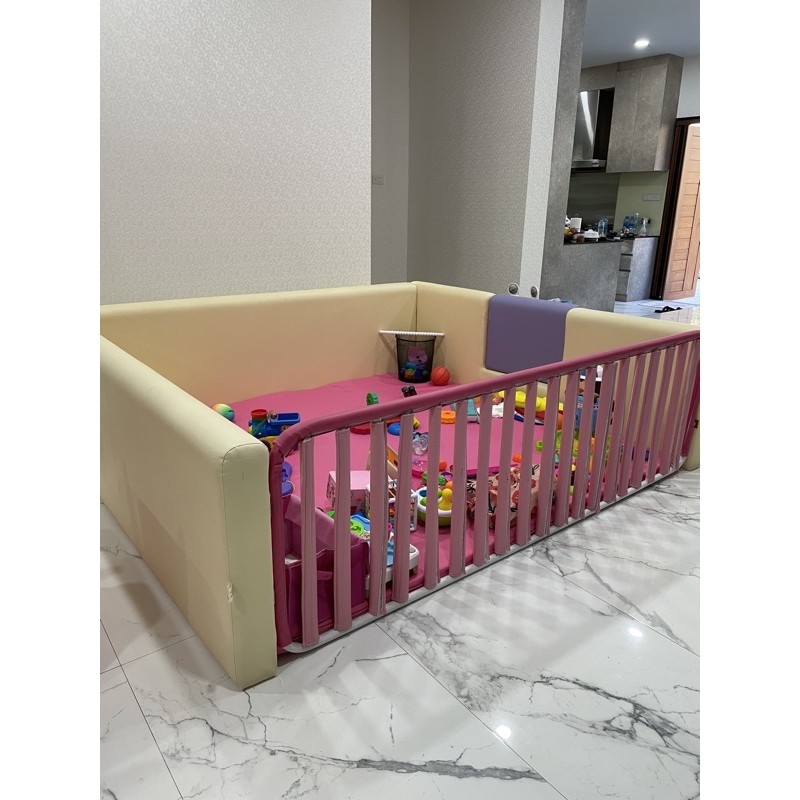 คอกเด็กยี่ห้อสภาพนางฟ้า restar kids (เรสต้าคิดส์) ขนาด 2x2 เมตร