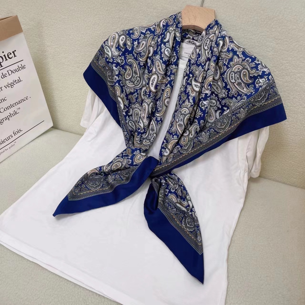 ลิซ่า ผ้าพันคอแฟชั่น 110 * 110 ซม. ผ้าพันคอสี่เหลี่ยมผ้าคลุมไหล่ผู้หญิงพิมพ์ผ้าพันคอผ้าพันคอสิ่งทอลายทแยง