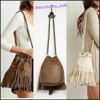 Forever 21 : Fringed Bucket Bagไม่หวังแน่นอน สำหรับกระเป๋าทรงขนมจีบ หนังนิ่ม ทรงสวย ด้านในบุอย่างดี