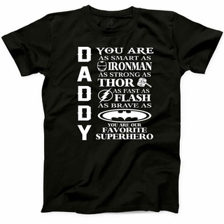 Lsmtx1 เสื้อยืดลําลอง ผ้าฝ้าย แขนสั้น พิมพ์ลาย Daddy Super Hero Fathers Day Father Grandfather พลัสไซซ์ สําหรับผู้ชายสาม