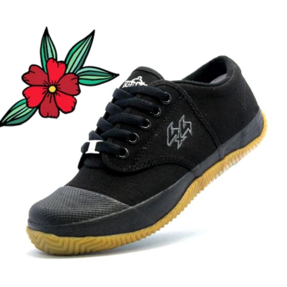 Breaker รองเท้าผ้าใบนักเรียนสีดำ รองเท้าเบรคเกอร์ ฟุตซอล(พื้นเหลือง) พร้อมส่ง