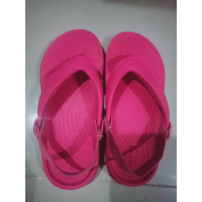 รองเท้าcrocsมือสอง..