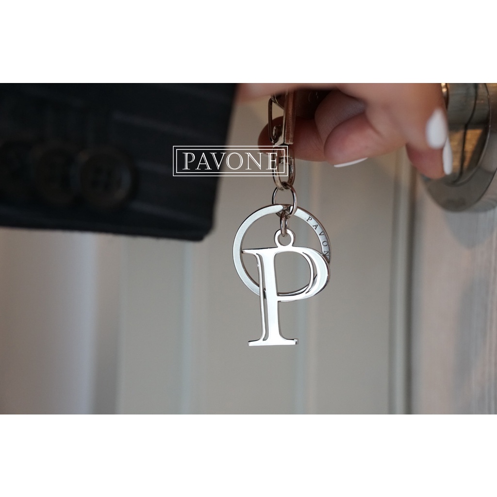 Pavone Jewelry พวงกุญแจตัวอักษรชื่อ P ผลิตจากทองเหลือง ชุบทองคำขาว🤍 (KC0004)