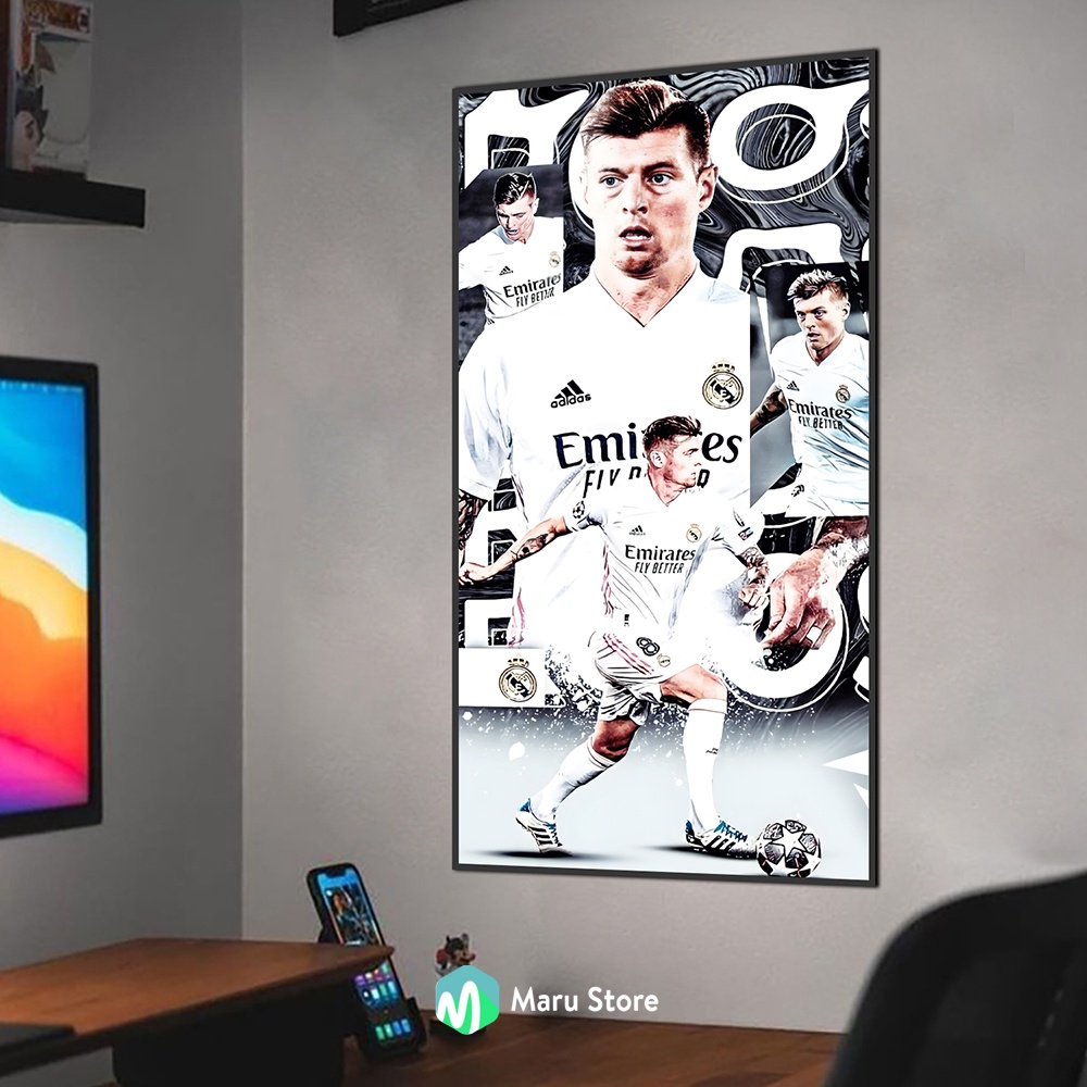 ภาพวาดนักฟุตบอล Toni Kroos พร้อมกรอบคอมโพสิตสําหรับตกแต่งร้านกาแฟ