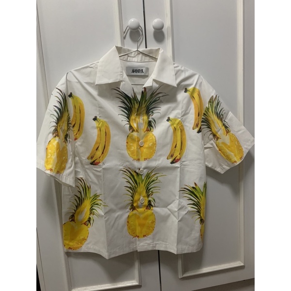 เสื้อ bowling shirt แบรนด์ SODA bangkok ลายกล้วยและสับปะรด
