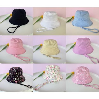 หมวกปีกมีสายคาดคางลายดอกไม้ Bucket Hat