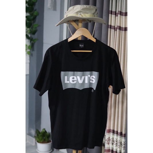 เสื้อยืด Levi’s มือสอง