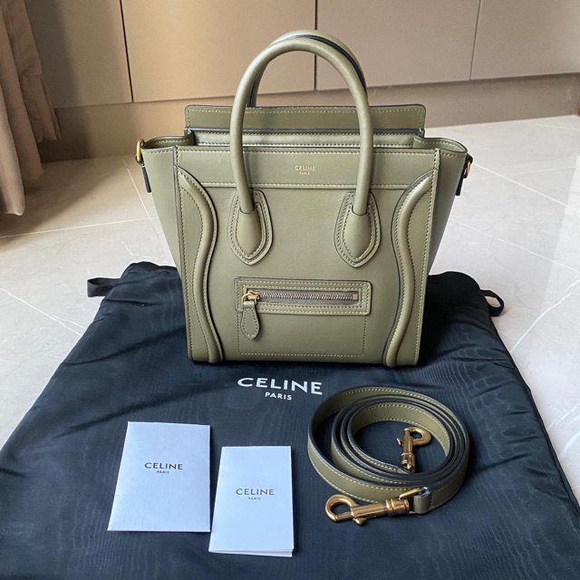 Like new Celine nano luggage smooth leather ปี2019 สภาพสวยมาก น้องยังใหม่เลย มุมไม่ถลอก หนังทรงเป้ะ ภายในสะอาด