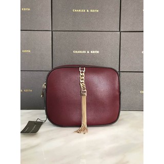 กระเป๋า CHARLES TASSEL CLUTCH!