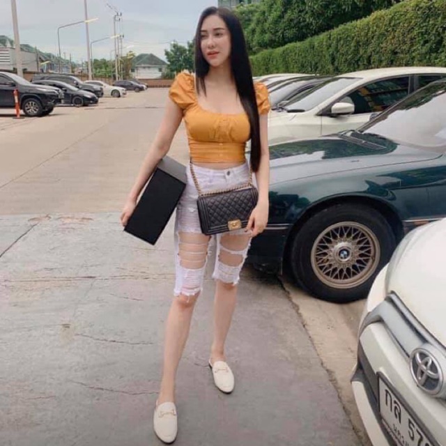 กางเกงยีนส์ขาสามส่วน (งานป้ายพรมทอง)