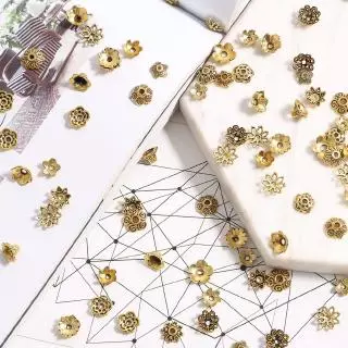 ปลอกปิดท้ายลายดอกไม้สีทอง 50 ชิ้น สำหรับ DIY อุปกรณ์เครื่องประดับและงานเย็บปักถักร้อย