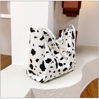 กระเป๋าสะพายใบใหญ่ Moo Tote