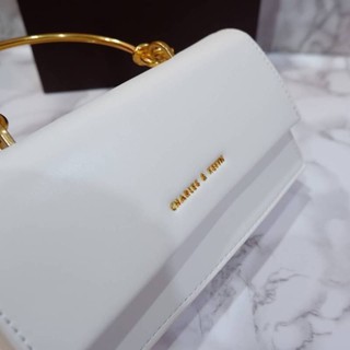 CHARLES &amp; KEITH กระเป๋าหูหิ้วคอสบอดี้