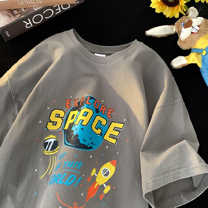 SHINee11 เสื้อคู่รักสไตล์เกาหลี เสื้อยืดคอกลมแขนสั้นผู้ชายผู้หญิง Oversize เสื้อผ้าแฟชั่นวัยรุ่นน่ารัก พิมพ์การ์ตูนอวกาศ ฮิปฮอป