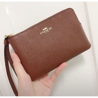 🎀 ส่งฟรี กระเป๋าคล้องมือ 1S สีน้ำตาล F58032 IM/Saddle2 Coach Corner Zip Wristlet In Crossgrain Leather