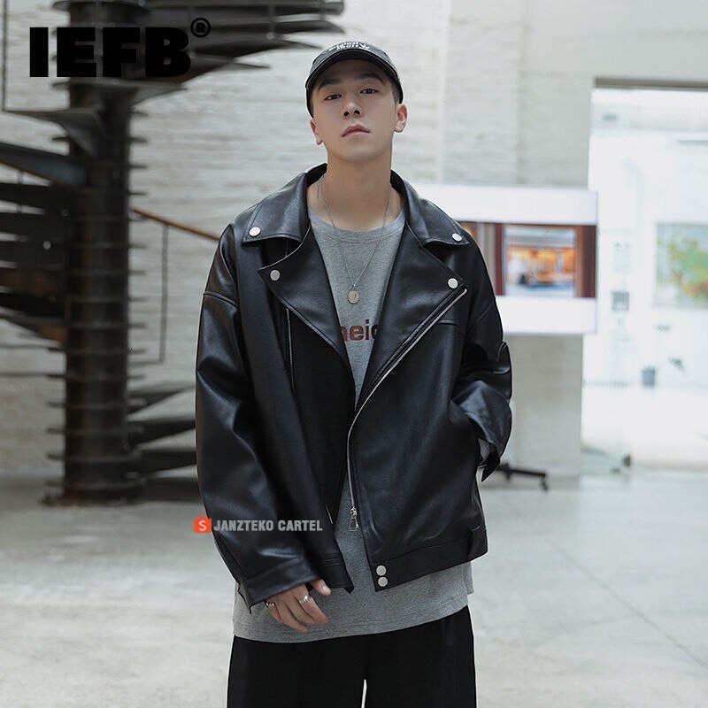 JNK x MUCHASSI - เสื้อแจ็คเก็ตหนังสังเคราะห์ลําลองสําหรับบุรุษขนาดใหญ่สตรีทแวร์มีซิปหนังสังเคราะห์