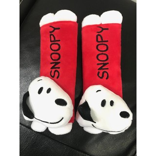 SNOOPY  ปลอกหุ้มเบลท์ หุ้มเบลท์ ที่หุ้มเบลท์ นวมหุุ้มเบลท์ ลายสนูปปี้ แดง ขาว(1 pack ได้ 2 ชิ้น) ผ้าขนนุ่มมือ MANOPNEST