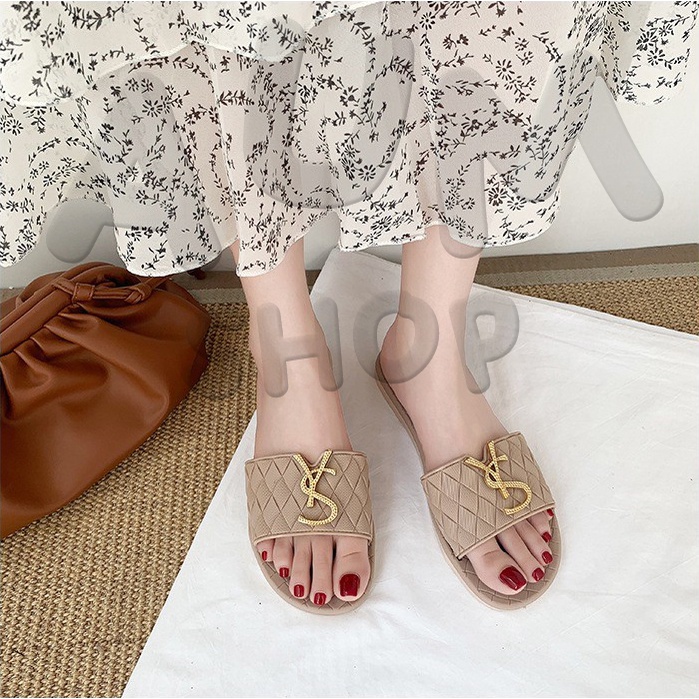 👡แฟชั่น รองเท้าแตะของผู้หญิง ใหม่ รองเท้าแตะส้นแบน ใส่สบาย พื้นนิ่มกันลื่น T39👡