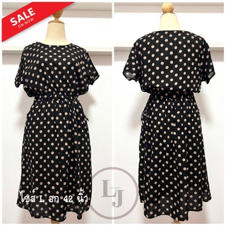 DD-002ไซส์L,อก42นิ้ว,ชุดเดรสผ้าคล้ายผ้าฝ้ายสีดำ,ทรงตรง,แขนสั้น,ในเนื้อผ้ามีลายจุดสีน้ำตาล,จั้มเอว(มีเชือกรูด)ผ้าไม่ยืด