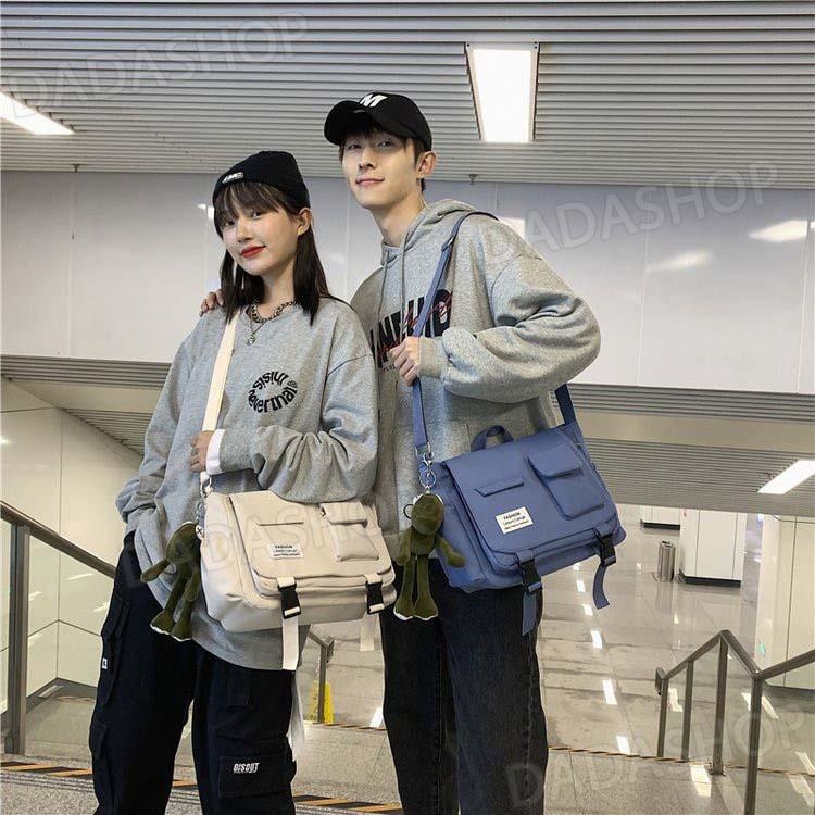 กระเป๋าสะพายข้าง กระเป๋าเเฟชั่นมาใหม่ ได้ทั้งผู้หญิงและผู้ชาย ทรงเเนวนอน กระเป๋าสะพายผ้า จุของได้เยอะ