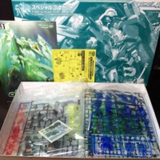 Gundam Bandai Gundam 00 Raiser Clear Color Version 1/100 model kit 2010 Special Edition