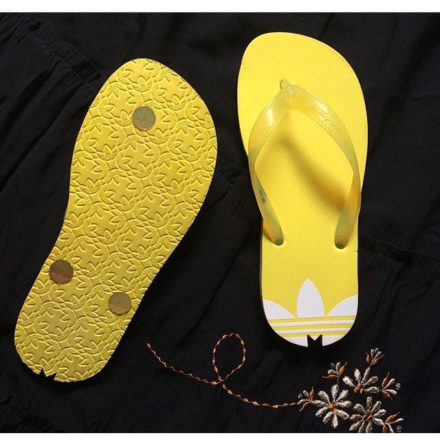 รองเท้าแตะ adidas