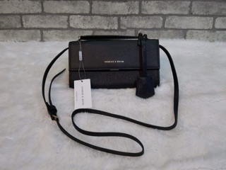 กระเป๋าสะพาย CHARLES CROSSBODY BAG!!