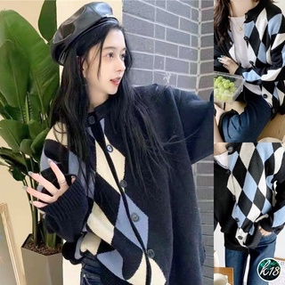 K18💜Korean เสื้อคาร์ดิแกนไหมพรม คอกลมกระดุมหน้า สีดำแต่งลายสี่เหลี่ยมหนึ่งข้าง