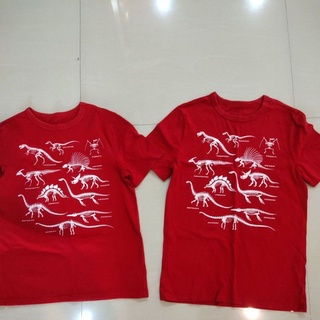 เสื้อยืด คอกลม แขนสั้น แดงเลือดหมู ลายไดโนเสาร์ ส่งต่อ  GAP kids size L