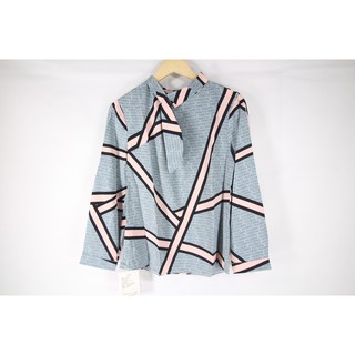 เสื้อเชิ้ตแขนยาวลายกราฟฟิคเทาชมพู