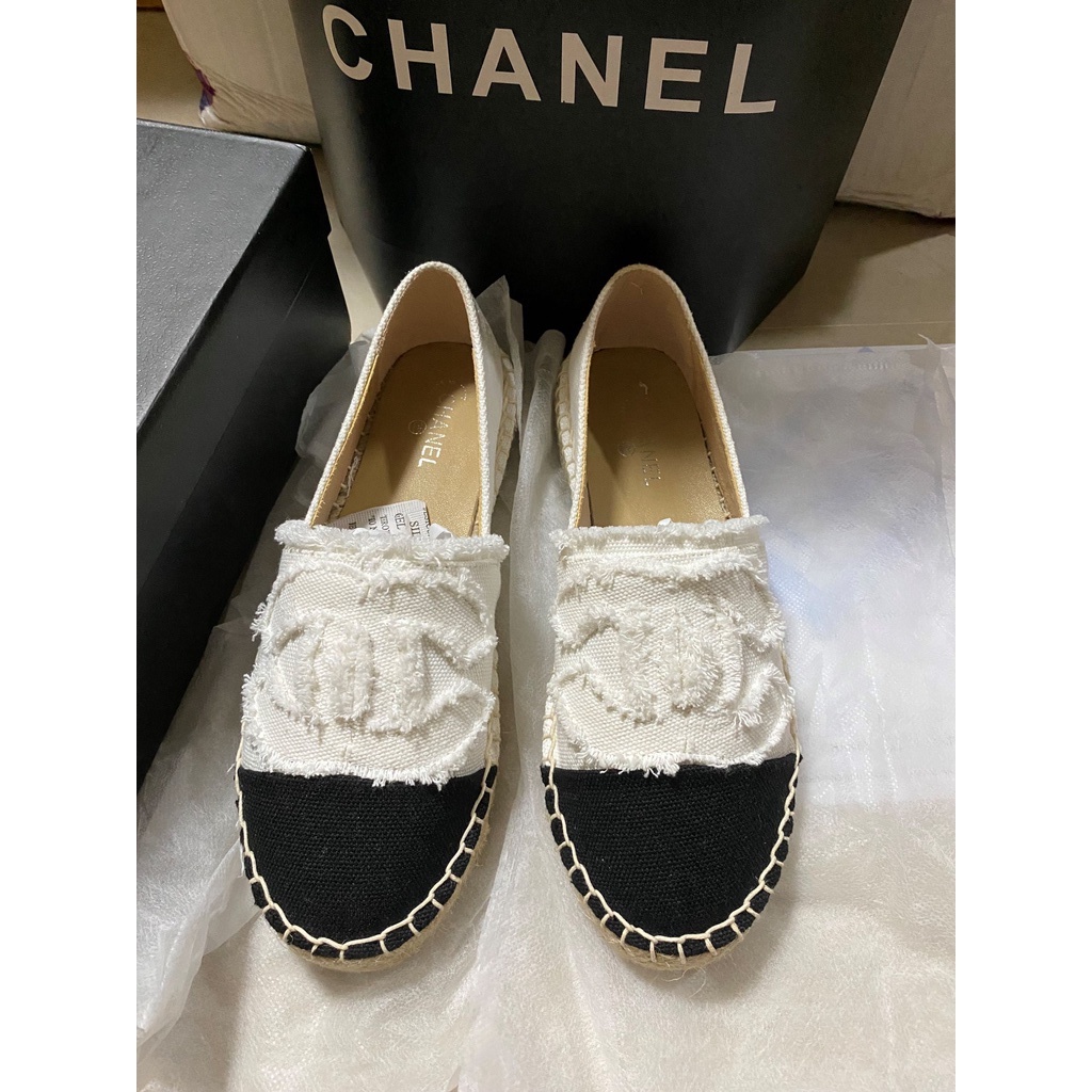 Chanel รองเท้าสลิปออน สีขาวดำเบอร์36 งานสั่งตัดดีมาก