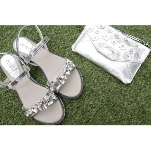 ลดราคาจ้าส่งต่อรองเท้าจากร้าน minx shoe ค่า ซื้อมาไม่เคยใส่ รับมา 1250 ส่งต่อ 850 จ้า