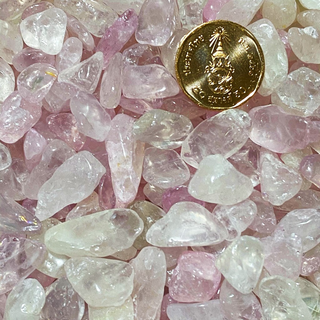 หิน โรสควอตซ์L Rose Quartz 1-8 มิล 100g. หินแห่งความรักและการให้อภัย พร็อพถ่ายรูป หินชมพู เศษพลอย หินธรรมชาติ หินนำโชค