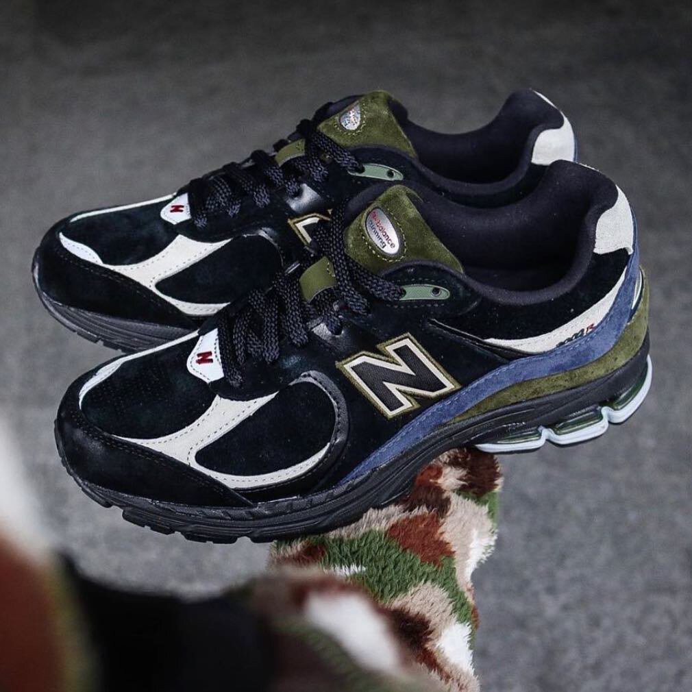 2002 new balance black