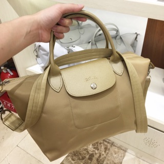 Longchamp neo size s ลดราคาคะ สนใจสอบถามเพิ่มเติม line : @allmerica