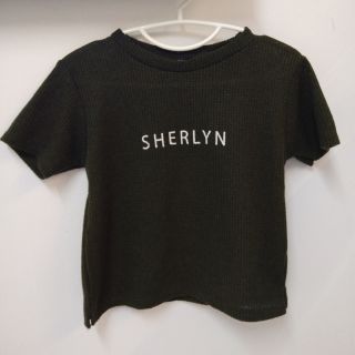 มือ2 : เสื้อครอป สกรีน SHERLYN